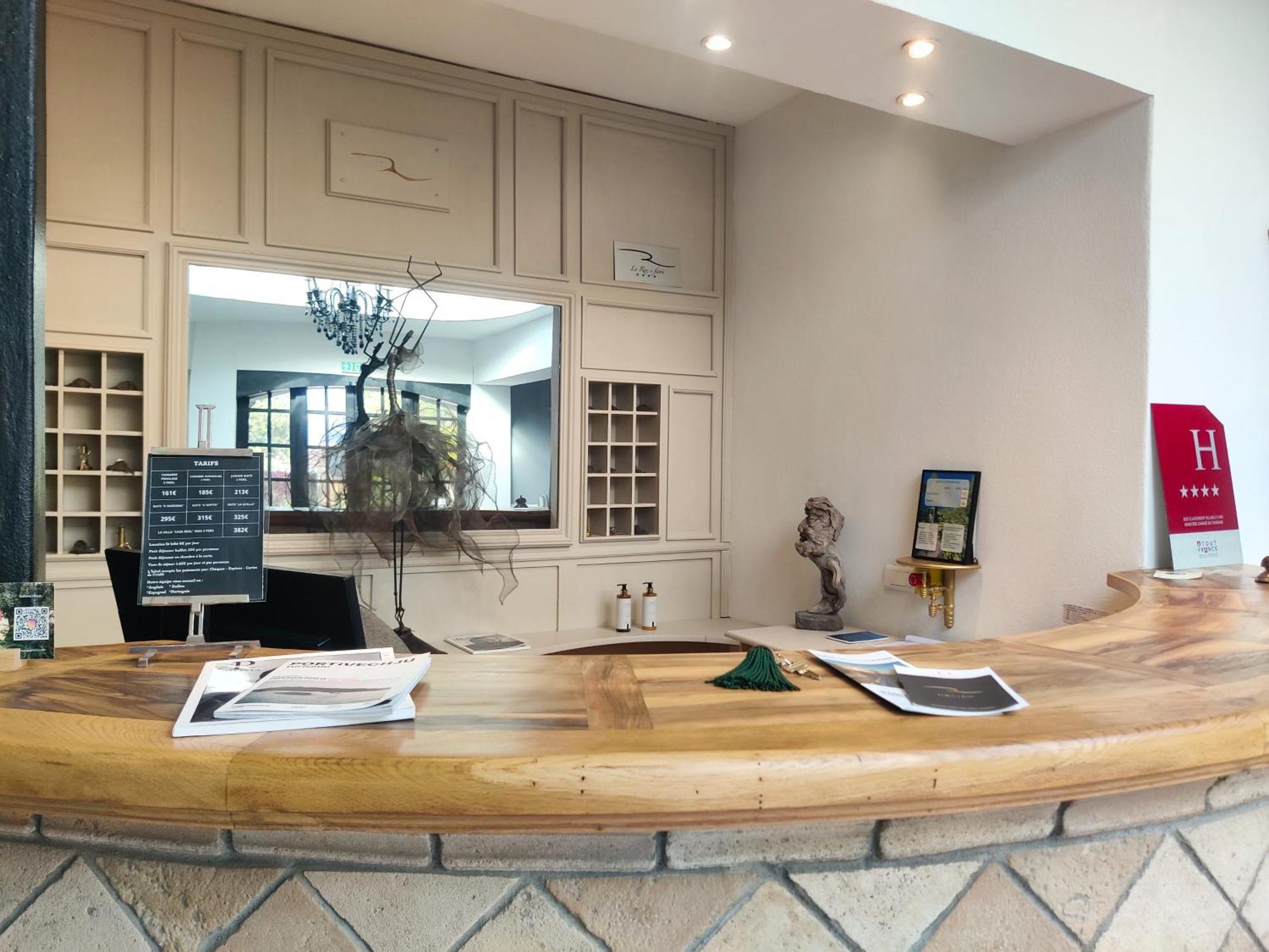 Le Roc E Fiori Hotel - Teritoria ปอร์โต-เวคคีโอ ภายนอก รูปภาพ
